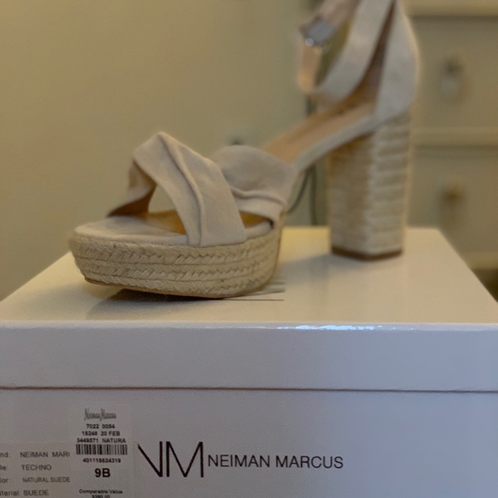 Neiman marcus women shoes size 9-